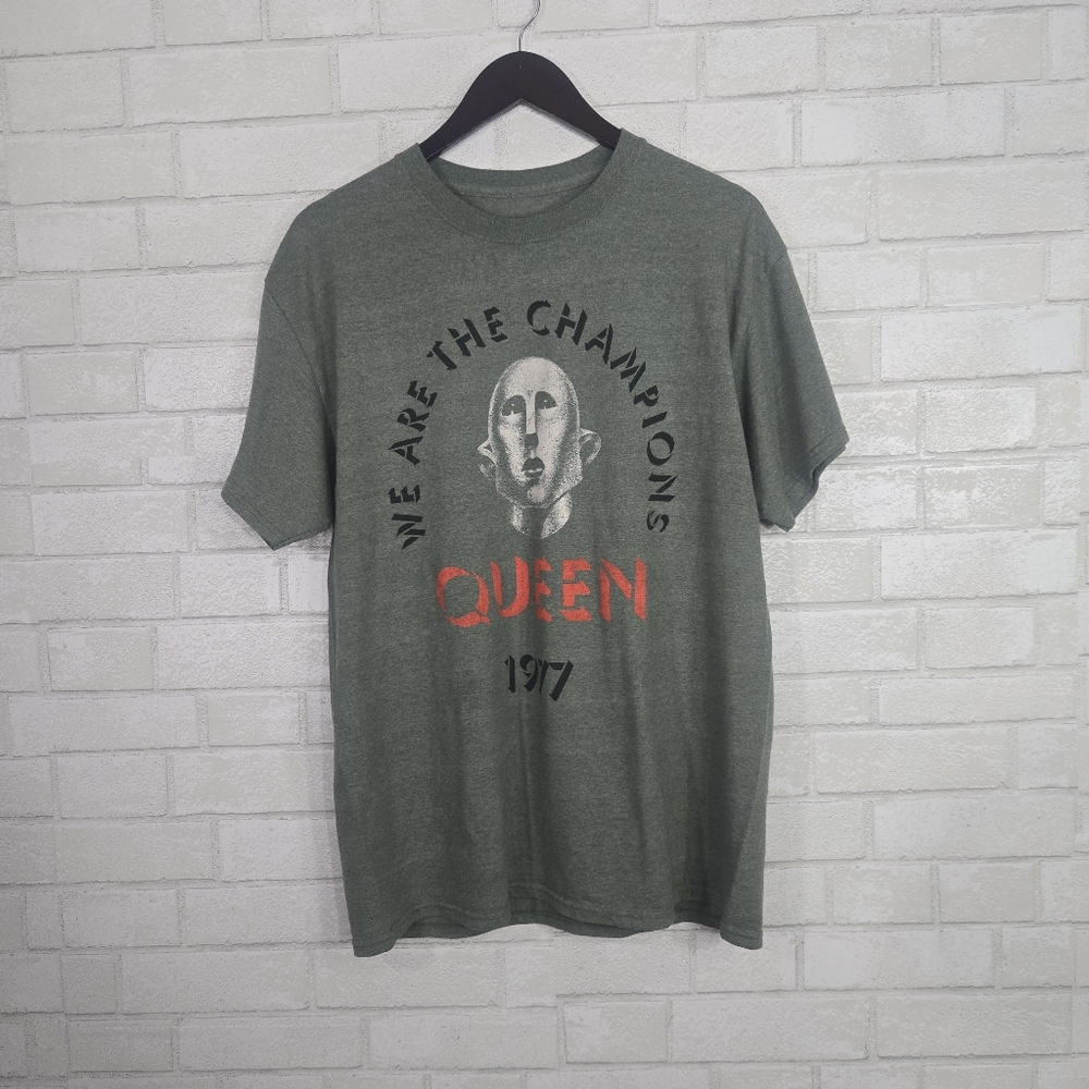 Queen 1977 Graphic Tee - Olive